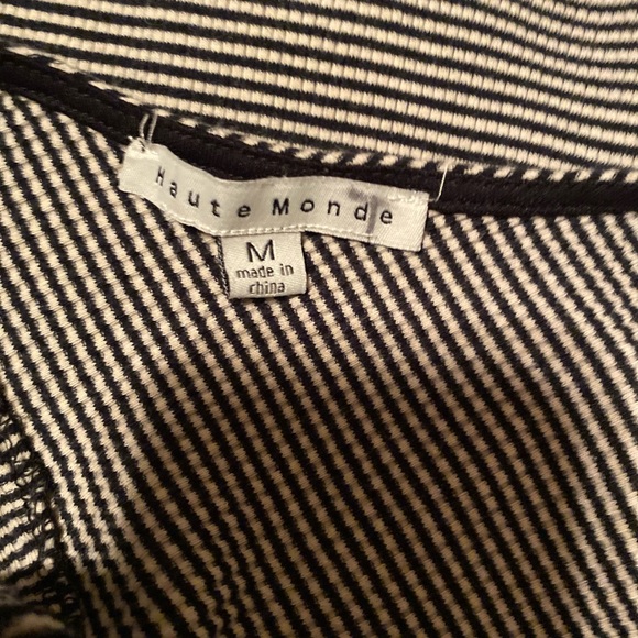 Very cute dress, stretches and attach to your body and forms nicely. - Picture 4 of 4